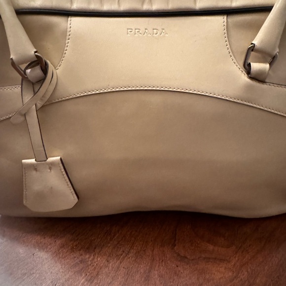 Vintage Prada Vitello Drive Bowler Bag. Classic and chic! - Picture 14 of 14